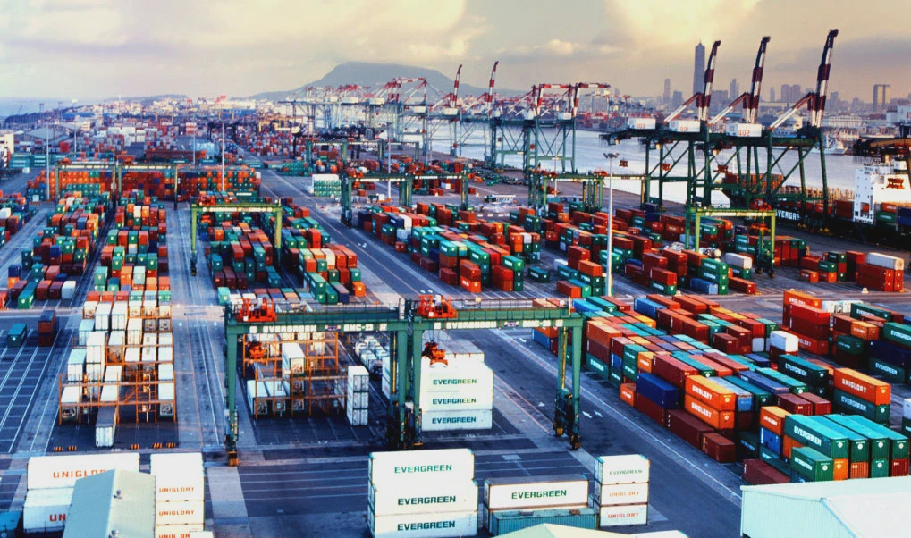 Vietnam Freight Forwarding News Last Week: Freight Rates Diverge, 79 Blank Sailings and the $5 Billion Can Gio Mega-Port (Week of September 8, 2026)
